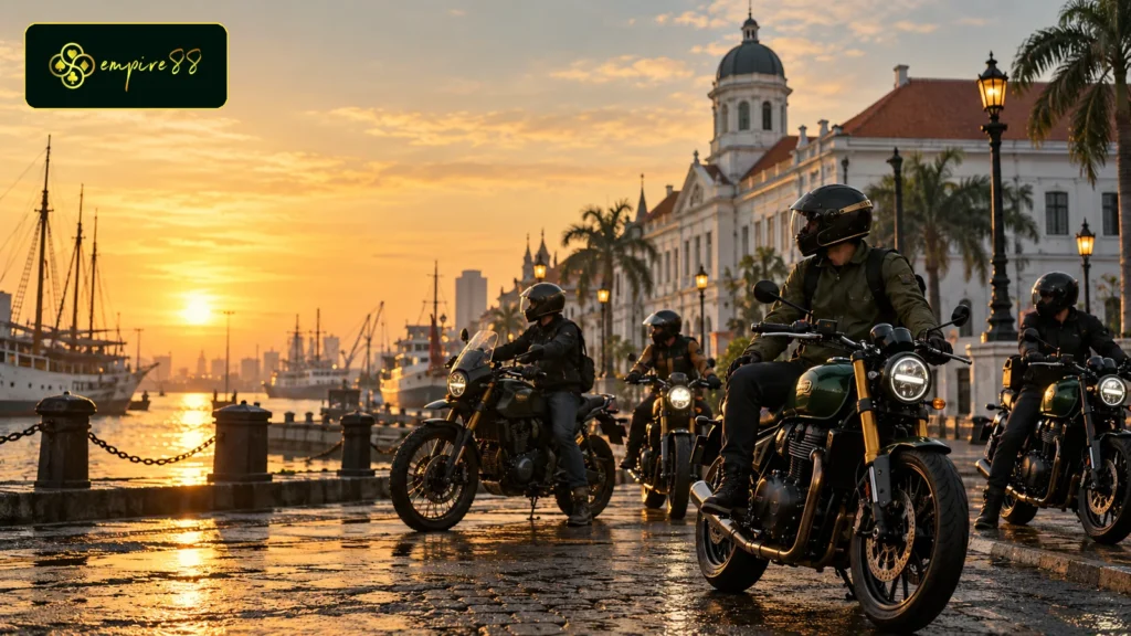 Rombongan Empire88 Motor melakukan sunmori Jakarta di kawasan Kota Tua dan Sunda Kelapa